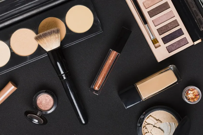 Sản phẩm my pham make up — Công Ty TNHH Dạy Nghề Sản Xuất Mỹ Phẩm Quang Minh — MST 0313760986