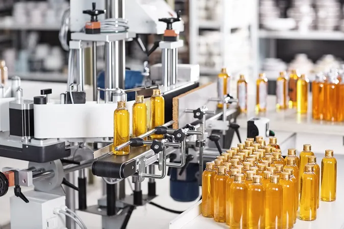 Sản phẩm transparent plastic bottles filled with yellow substance — Công Ty TNHH Dạy Nghề Sản Xuất Mỹ Phẩm Quang Minh — MST 0313760986