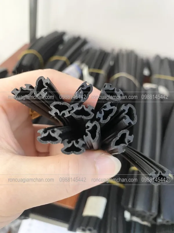 Sản phẩm gioang ban le cua xep truot 2 min — Ron Tạ Nguyễn Phát - Công Ty TNHH SX TM Tạ Nguyễn Phát — MST 0313845005