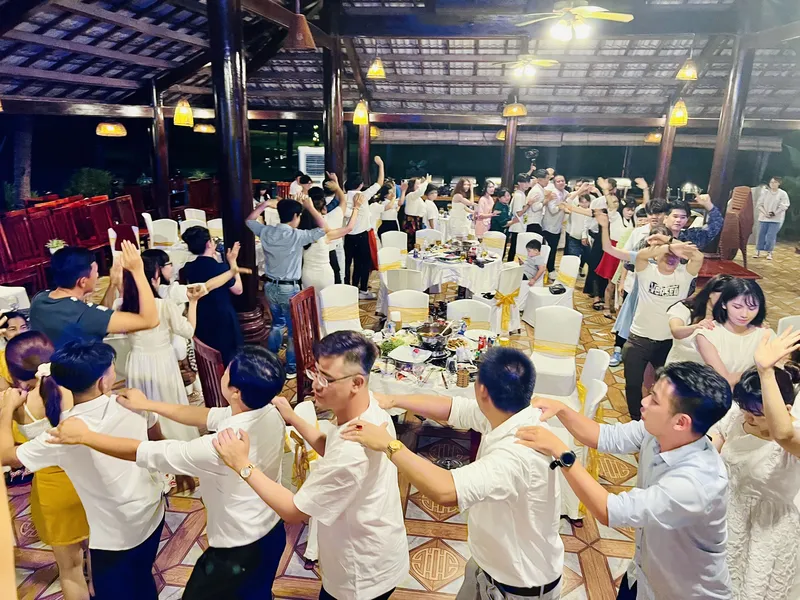 Sản phẩm GALA DINNER 4 — SaigonQueen Travel - Công Ty TNHH Du Lịch Truyền Thông Và Sự Kiện SaigonQueen — MST 0313892005