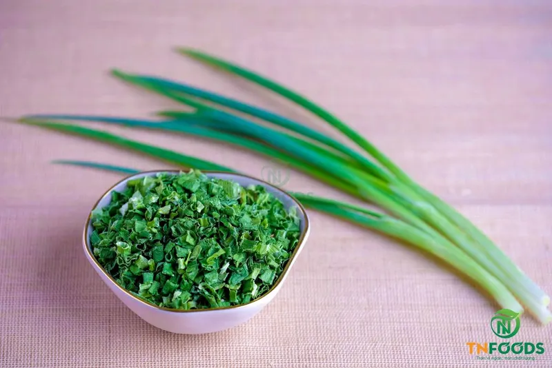 Sản phẩm Hành lá sấy Dried spring onion Web 1024x683 — Công Ty CP Đầu Tư Và Sản Xuất Nông Sản Trình Nhi — MST 0313903296