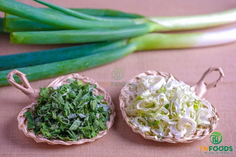 Sản phẩm Hành paro sấy Dried leek top and neck Web 1024x683 — Công Ty CP Đầu Tư Và Sản Xuất Nông Sản Trình Nhi — MST 0313903296