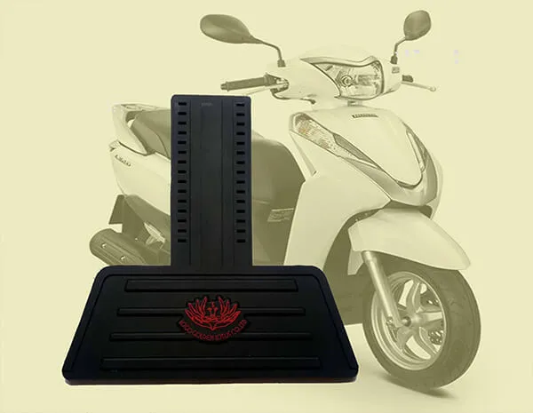 Sản phẩm Tấm chắn đinh xe máy màu đen in một lớp hoa màu đỏ — Logo Nhựa Dẻo Sen Vàng - Công Ty TNHH Một Thành Viên Logo Sen Vàng — MST 0313990997