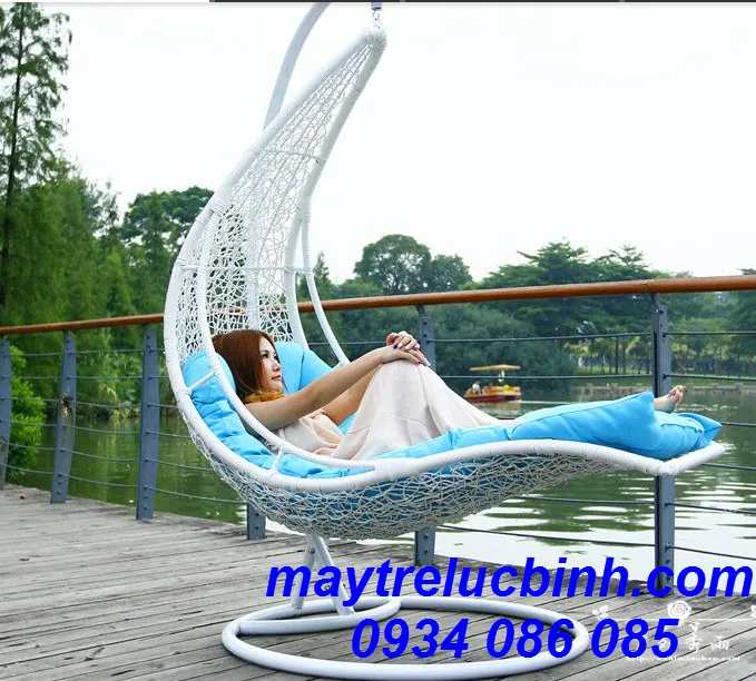Sản phẩm Xích đu nhựa giả mây thuyền trăng S155 ( nệm xanh biển 2) — Công Ty TNHH Nội Thất Mây Tre Lục Bình — MST 0313994688