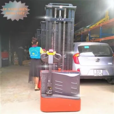 Sản phẩm xe nang dien dan bo lai cao 2m ctqb 400x400 — Công Ty TNHH Công Nghiệp Hưng Việt — MST 0314088823