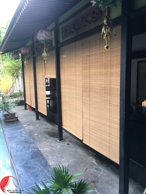 Sản phẩm Manh truc che nang ban cong hieu qua va tham my cao_17500432191 768x1024 — Công Ty TNHH Kinh Doanh Nội Thất Quốc Huy — MST 0314136393