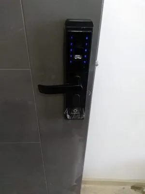 Sản phẩm khoá ab 07b lắp ở nhà anh huấn tại chung cư sky 9 300x400 — Công Ty TNHH Thương Mại SERICA — MST 0314234111