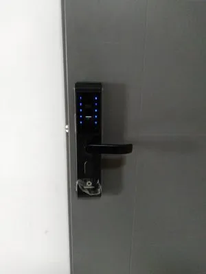 Sản phẩm khoá ab 07b lắp ở nhà anh đạt tại chung cư sky 9 300x400 — Công Ty TNHH Thương Mại SERICA — MST 0314234111