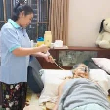 Sản phẩm anh_that_te_cham_soc_benh_nhan_an_ong_hut_dom — Công Ty TNHH TM DV Thành Tâm — MST 0314277933