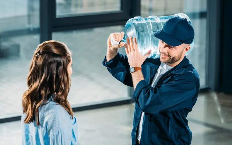 Sản phẩm dich vu giao nuoc binh 19L — Nước Đóng Chai iWater - Công Ty TNHH iWater — MST 0314380803