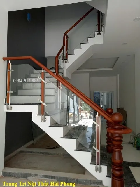 Sản phẩm cau thang kinh tru dai 24 — Công Ty TNHH Xây Dựng Và Trang Trí Nội Thất Hải Phong — MST 0314474018