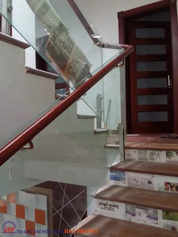 Sản phẩm cau thang kinh tru lung 9 — Công Ty TNHH Xây Dựng Và Trang Trí Nội Thất Hải Phong — MST 0314474018