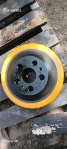 Sản phẩm boc lai banh xe nang dien pu_300x300 — Công Ty TNHH Sản Xuất Cao Su Hoàng Anh — MST 0314651958
