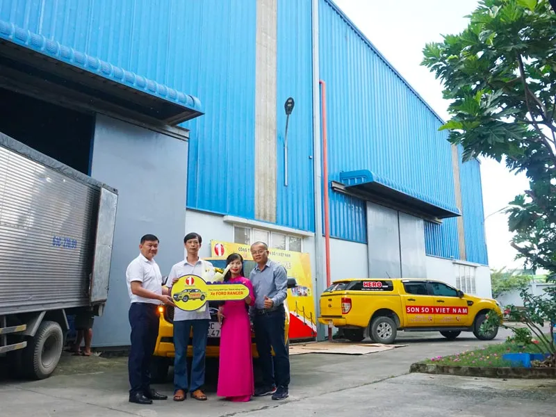 Sản phẩm trao xe cho nha phan phoi 3 — Công Ty Cổ Phần Sơn Số 1 Việt Nam — MST 0314823910
