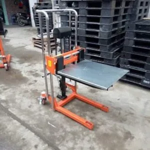 Sản phẩm xe nang tay cao mini 400kg 9 300x300 — Xe Nâng Tay Quỳnh Vy - Công Ty TNHH Công Nghiệp Quỳnh Vy — MST 0314901527