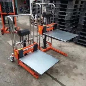 Sản phẩm xe nang tay cao mini 400kg 10 300x300 — Xe Nâng Tay Quỳnh Vy - Công Ty TNHH Công Nghiệp Quỳnh Vy — MST 0314901527