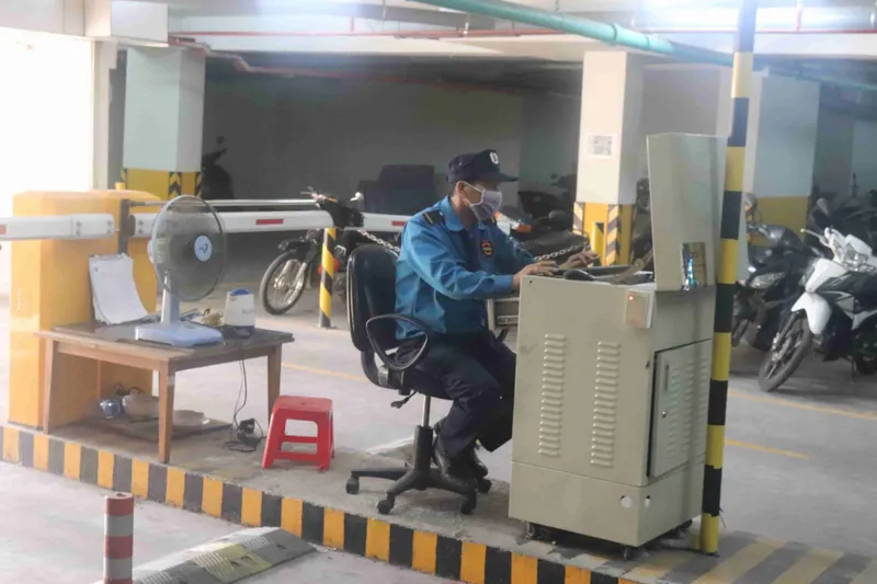 Sản phẩm dịch vụ bảo vệ giữ xe scaled — Vệ Sĩ SOS - Công Ty TNHH Vệ Sĩ SOS — MST 0315006710