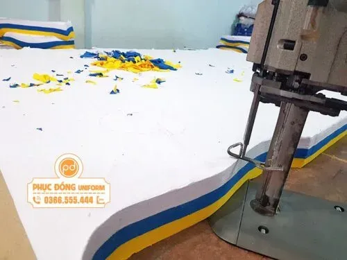 Sản phẩm quy trinh trai vai xuong may phuc dong 500x375.jpg — Đồng Phục Phục Đồng - Công Ty TNHH May Đồng Phục Phục Đồng — MST 0315012369