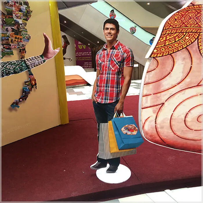 Sản phẩm standee hinh nguoi quang cao — Công Ty TNHH Thương Mại – Dịch Vụ – Quảng Cáo D.T.C — MST 0315034147