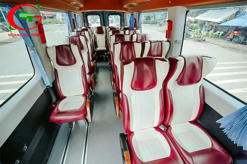 Sản phẩm 251102_16c_iveco_daily 1 — Cho Thuê Xe Du Lịch, Xe Limousine, Xe Vip Cao Cấp - Công Ty TNHH Dịch Vụ Tổng
Hợp Hoàng Gia Thịnh — MST 0315087283