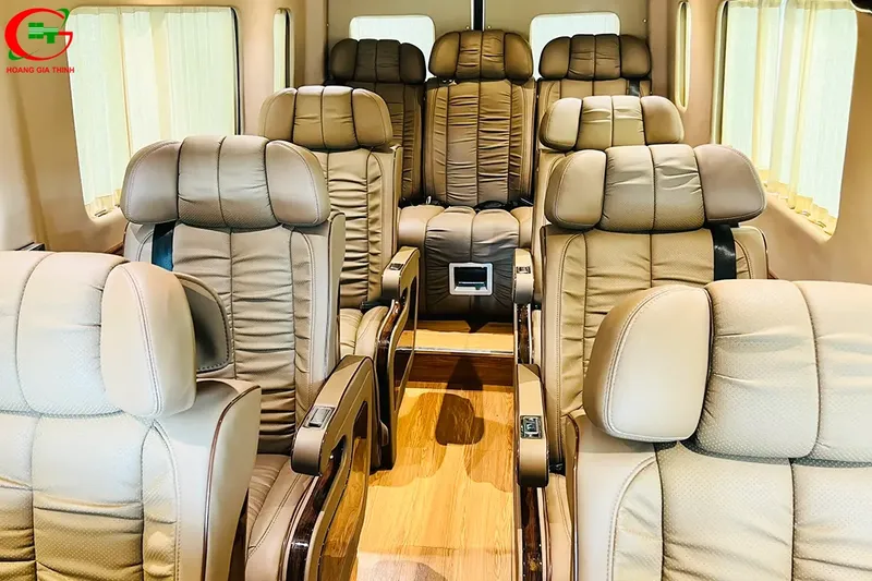 Sản phẩm 260106_limo12c_autokingdom_luxury 3 — Cho Thuê Xe Du Lịch, Xe Limousine, Xe Vip Cao Cấp - Công Ty TNHH Dịch Vụ Tổng
Hợp Hoàng Gia Thịnh — MST 0315087283