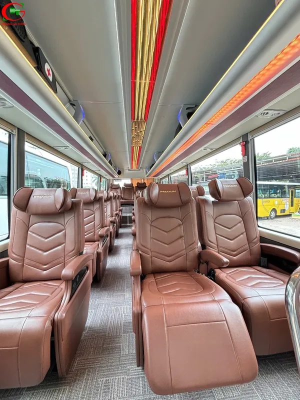 Sản phẩm 260106_limo20c_luxury_densangtrong 7 — Cho Thuê Xe Du Lịch, Xe Limousine, Xe Vip Cao Cấp - Công Ty TNHH Dịch Vụ Tổng
Hợp Hoàng Gia Thịnh — MST 0315087283