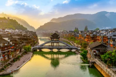 Sản phẩm tour du lich phuong hoang co tran gia re — Công Ty TNHH Du Lịch Và Di Trú AHU — MST 0315116872