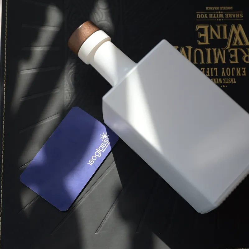 Sản phẩm chai dung ruou than vuong 500ml nap moc isoglass — Thủy Tinh ISOGLASS - Công Ty TNHH Thương Mại Dịch Vụ Navipac — MST 0315350858