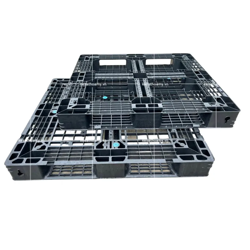 Sản phẩm pallet nhua den tai sinh 1100x1100x150mm — Kệ Chứa Hàng Hòa Mỹ - Công Ty Cổ Phần Dịch Vụ Và Đầu Tư Hòa Mỹ — MST 0315436495