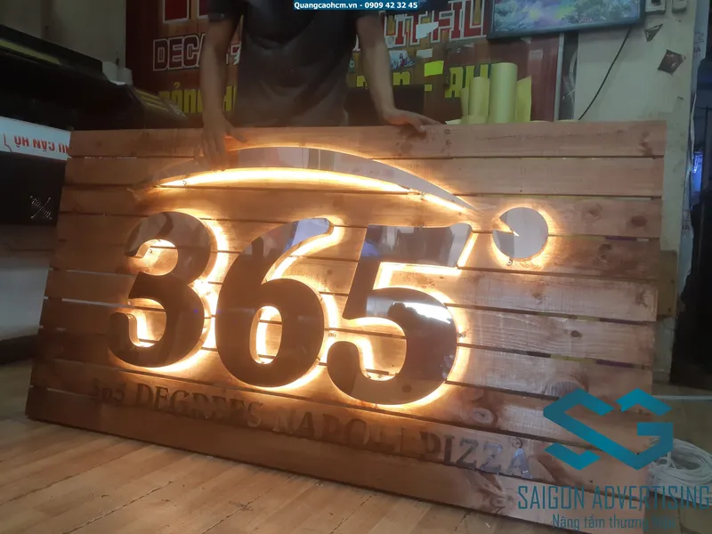 Sản phẩm bang hieu go dep nhat scaled — Quảng Cáo Sài Gòn - Công Ty TNHH Phát Triển Quảng Cáo Sài Gòn — MST 0315486111
