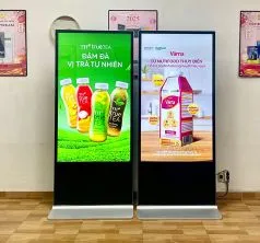 Sản phẩm man hinh quang cao lcd standee dien tu chan dung (3) 4899 — Công Ty TNHH Adavi — MST 0315488461