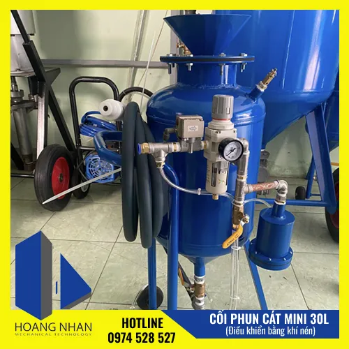 Sản phẩm coi phun cat mini 30l dieu khien bang khi nen — Công Ty TNHH Sản Xuất Thương Mại Dịch Vụ Cơ Khí Hoàng Nhân — MST 0315500415