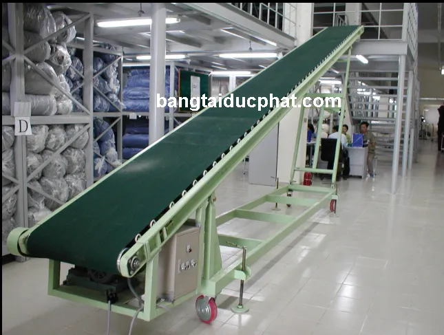 Sản phẩm bang tai pvc nghieng chuyen thung 1 — Băng Tải Đức Phát - Công Ty TNHH Đầu Tư Phát Triển Sản Xuất Thương Mại Đức Phát — MST 0315605739