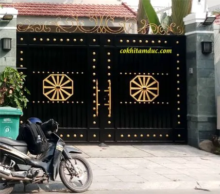 Sản phẩm cua cong sat dep mau den 453x400 — Công Ty TNHH Cửa Sắt Tâm Đức — MST 0315850667