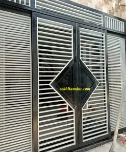 Sản phẩm cua sat lua 2 canh giua 2 canh bia co dinh 247x296 — Công Ty TNHH Cửa Sắt Tâm Đức — MST 0315850667