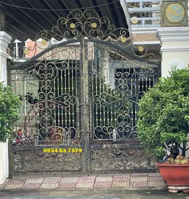 Sản phẩm cua sat my thuat 2 canh mau gia co co khi tam duc 2 381x400 — Công Ty TNHH Cửa Sắt Tâm Đức — MST 0315850667