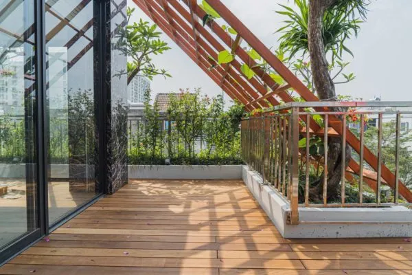 Sản phẩm sàn gỗ sân thượng 2 600x400 — Công Ty CP Thi Công Mộc Phát — MST 0315927503