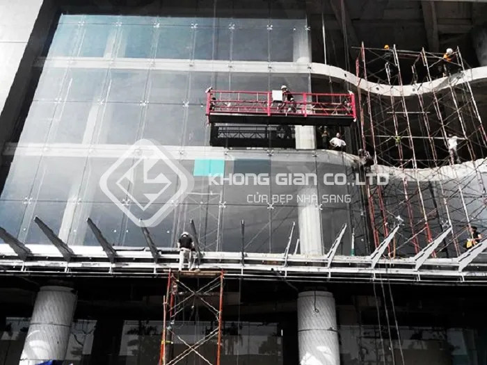 Sản phẩm vach kinh cuong luc mat tien 1 — Công Ty TNHH Nhôm Kính Không Gian — MST 0316131908