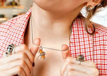 Sản phẩm spring 0 large — Công ty TNHH Thương Mại & Dịch Vụ Moon Jewelry — MST 0316163628