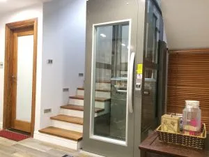 Sản phẩm mua thang may mini 01 300x225 — Thang Máy Tiến Phát - Công Ty TNHH TM Kỹ Thuật Tiến Phát — MST 0316279968