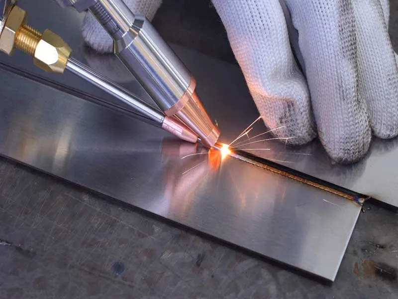 Sản phẩm thong tin may han laser fiber cam tay — Công Ty Cổ Phần Công Nghệ Laser At — MST 0316297893
