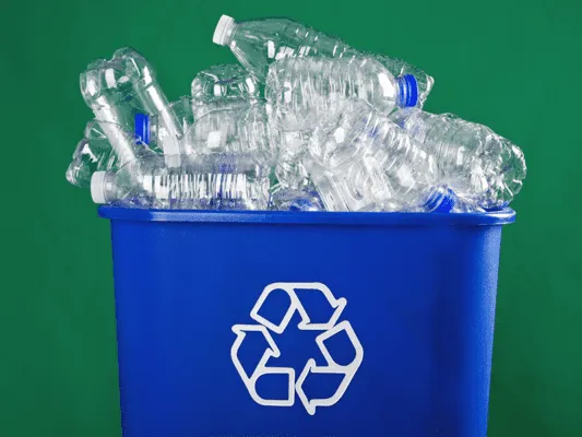 Sản phẩm Plastic bottles in recycling container 533x400 — Công Ty TNHH Nhựa Hồng Đông — MST 0316333333