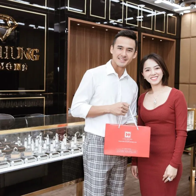 Sản phẩm khach hang kim cuong 768x768 — Công Ty TNHH Cao Hùng Diamond — MST 0316398901