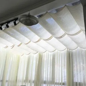 Sản phẩm Rem treo tran mau trang trang nha cho phong ngu_1753670968 300x300 — Công Ty TNHH Thương Mại Dịch Vụ Quốc Bảo — MST 0316582548