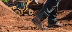 Sản phẩm ve sinh giay bao ho 1 1 300x137 — Công Ty TNHH SSD Safety Việt Nam — MST 0316801983