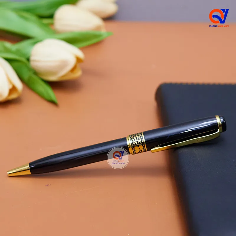 Sản phẩm but kim loai to ong xoay 1 — Xưởng Quà Việt - Công Ty TNHH Sản Xuất Và Kinh Doanh Sáng Tạo Việt — MST 0316830416