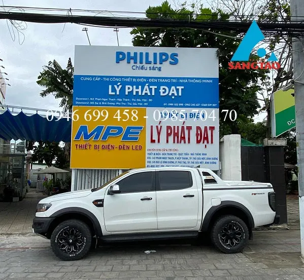 Sản phẩm quay tu ke trung bay den philips ly phat dat%20(4) — Công Ty CP Xây Dựng Quảng Cáo Nội Thất Sáng Tạo — MST 0316835580