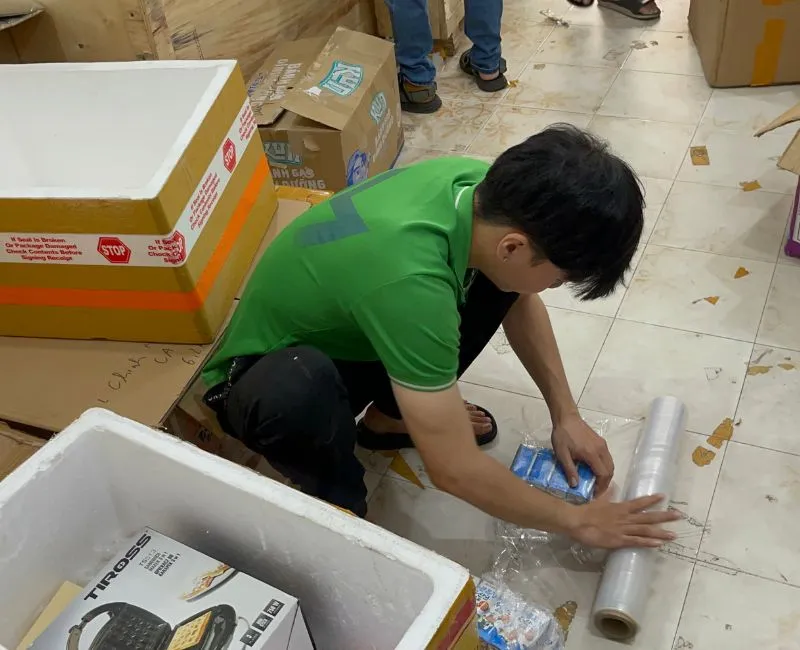 Sản phẩm anh dong goi hang hoa gui di nuoc ngoai — Công Ty TNHH Chuyển Phát Nhanh Quốc Tế Nhật Minh Express — MST 0316916705