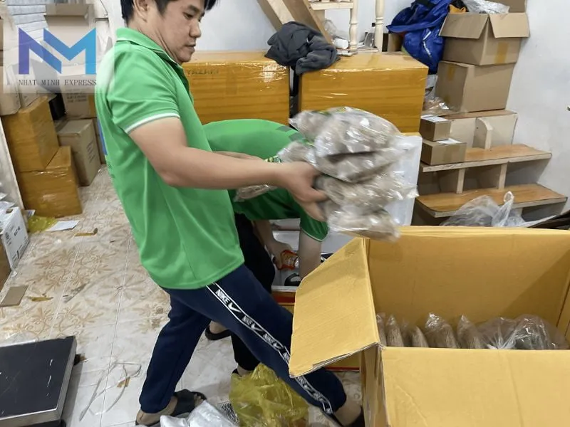 Sản phẩm anh dong goi bao quan hang hoa gui di nuoc ngoai — Công Ty TNHH Chuyển Phát Nhanh Quốc Tế Nhật Minh Express — MST 0316916705