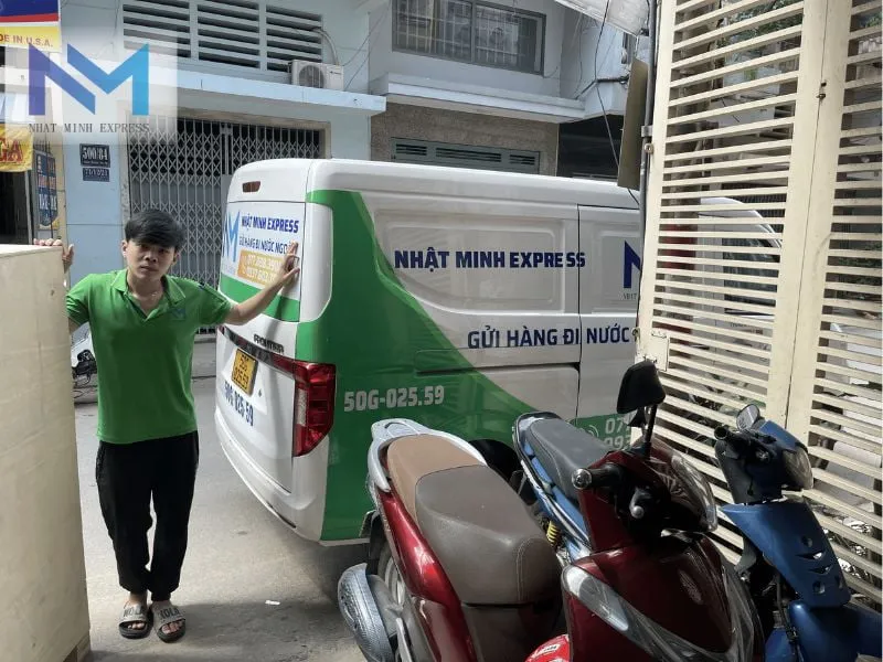 Sản phẩm anh xe van chuyen hang hoa nhat minh express — Công Ty TNHH Chuyển Phát Nhanh Quốc Tế Nhật Minh Express — MST 0316916705